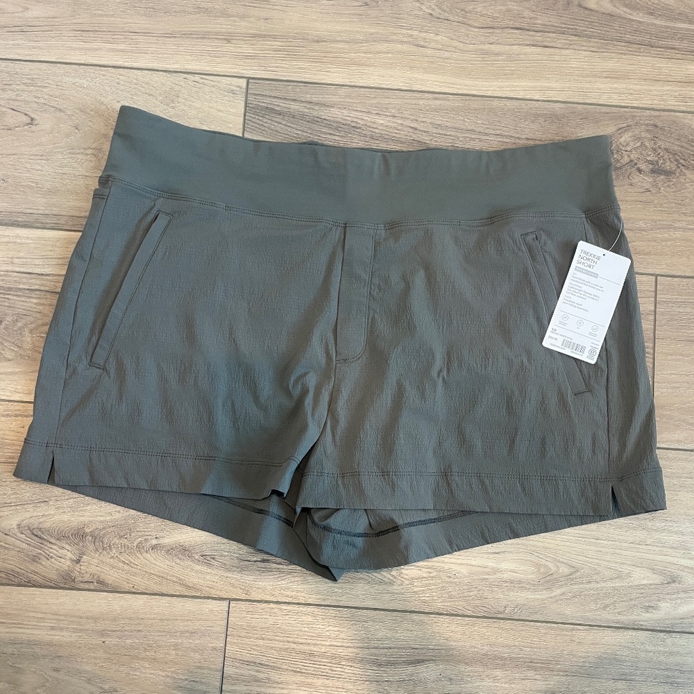 Athleta Olive Green Trekkie North Mid Rise Hiking Athletic Shorts Sz Plus 18 NWT